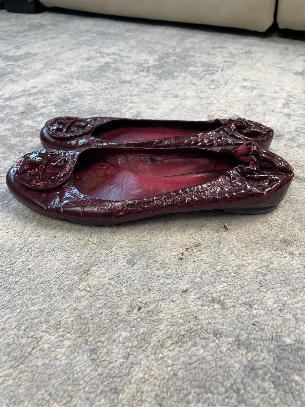 Tory Burch Reva T Logo Medallion Scrunch Burgundy Croc Patent Ballet Flats